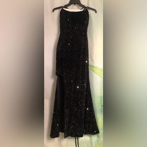 Black sequins formal dress. Amazing for black tie occasion. Prom showstopper!